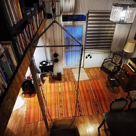 Ozzy Homes Apartment *